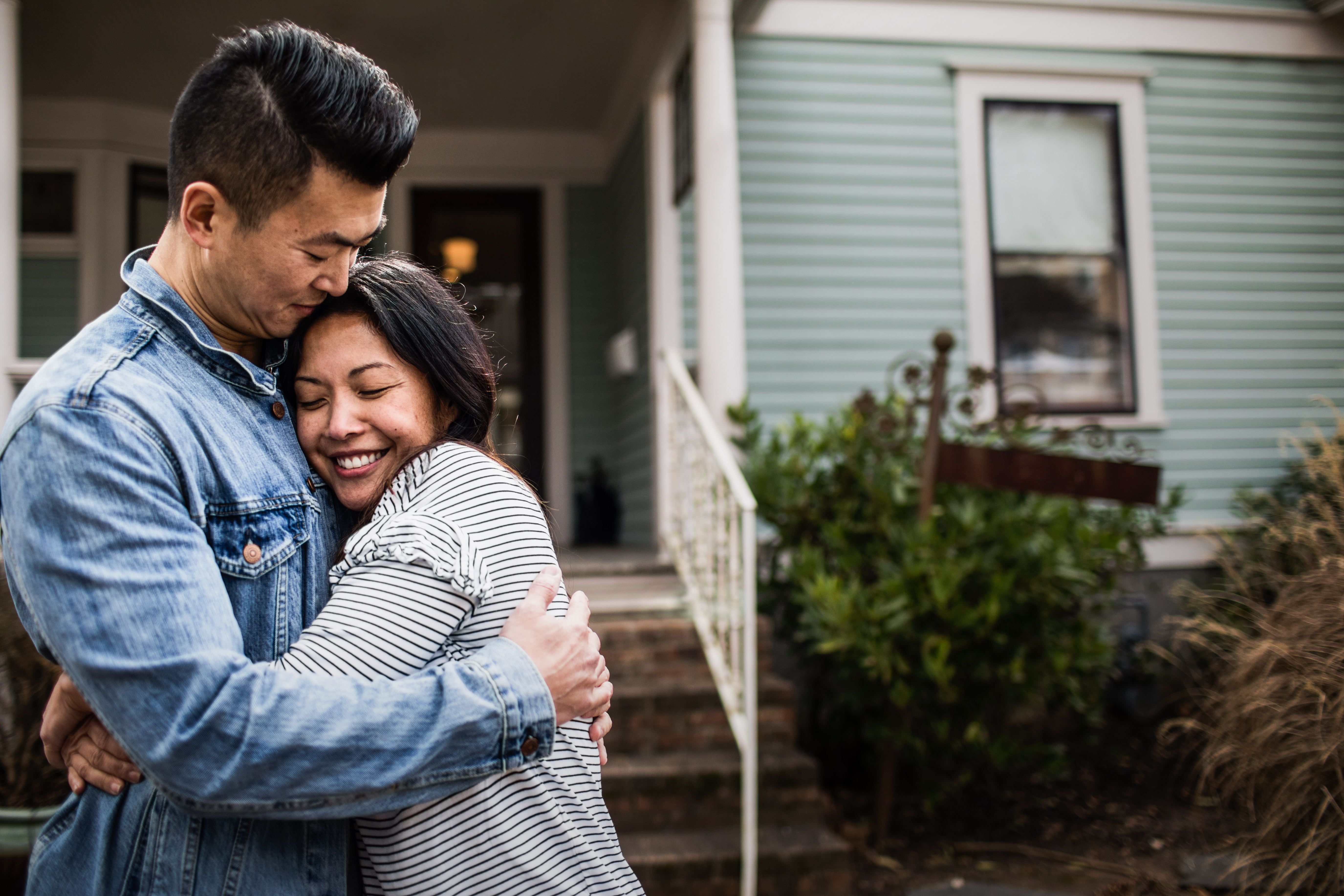 /media/d4eja42d/couple-hugging-infront-of-house.jpg